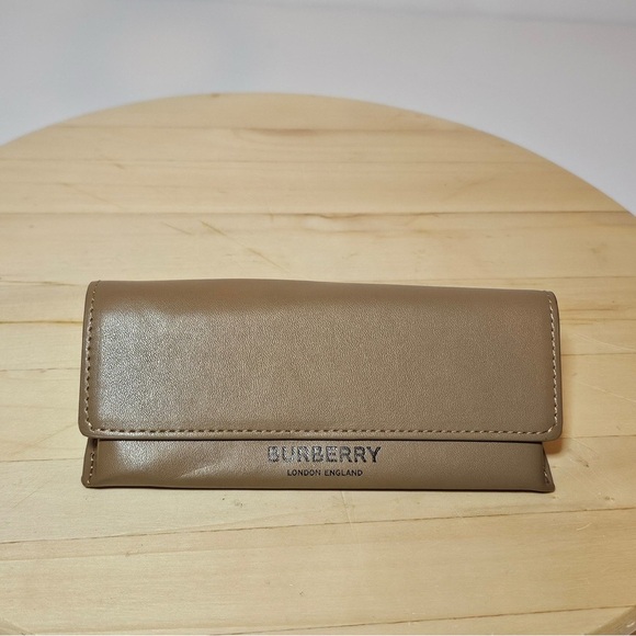 Burberry London England Tan Brown With Black Letters Eye/Sun Glass Case - Picture 1 of 9